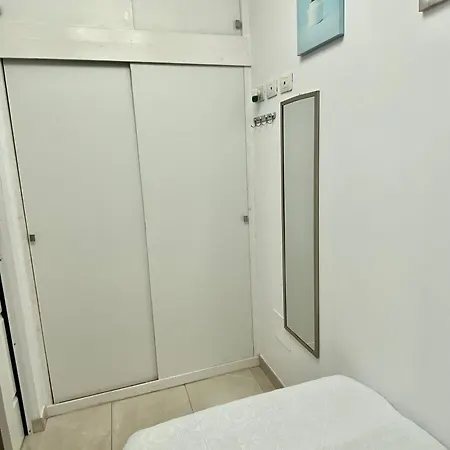 Δωμάτια σε οικογενειακή κατοικία Singol In Shared In Cristianos Playa Vistas Arona (Tenerife)